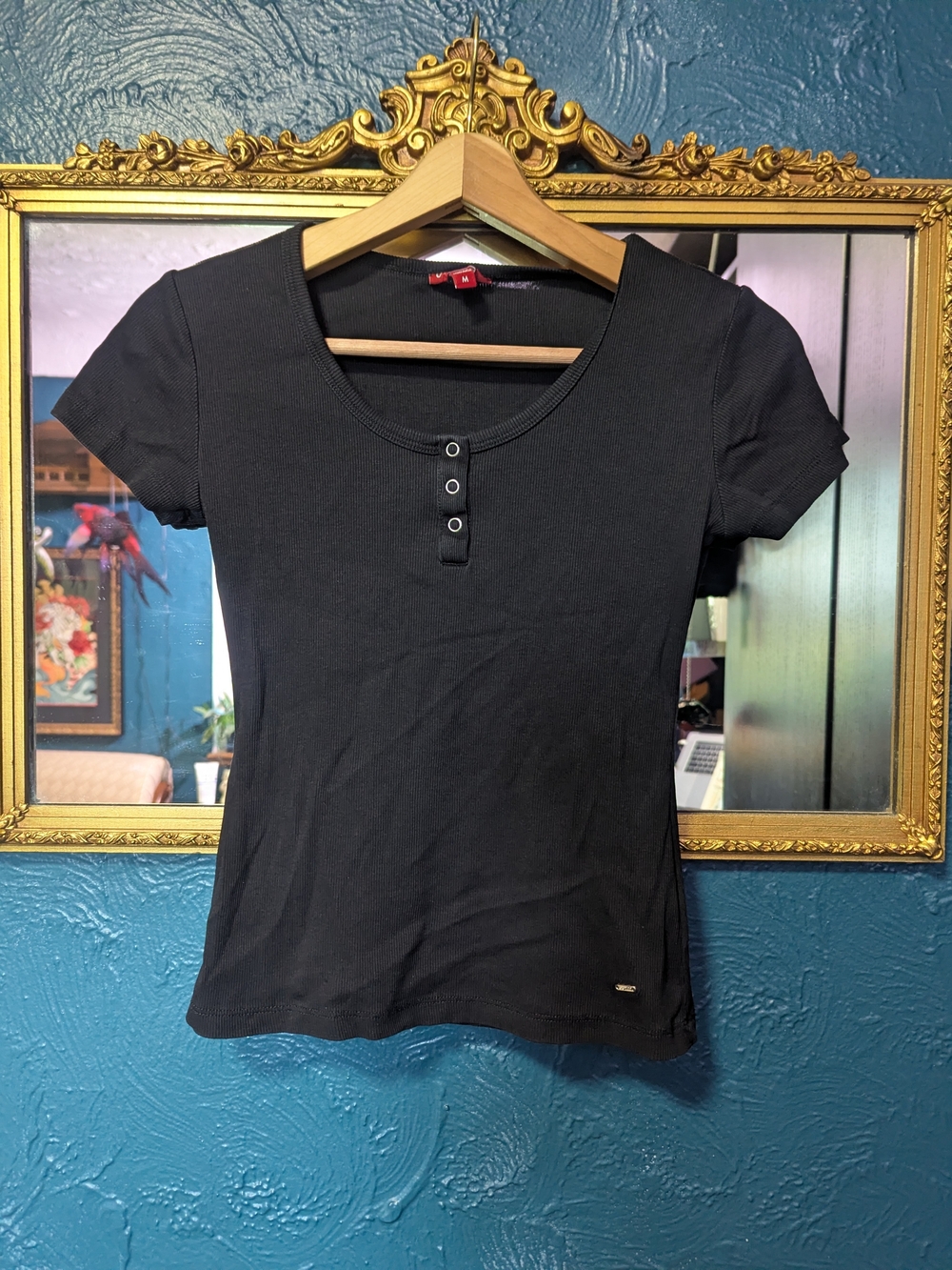 GUESS Classic Short-Sleeve Ribbed Henley Tee - Black